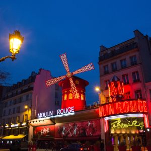 Facade Moulin Rouge (2 lamp) PF ©Moulin Rouge-D.Duguet